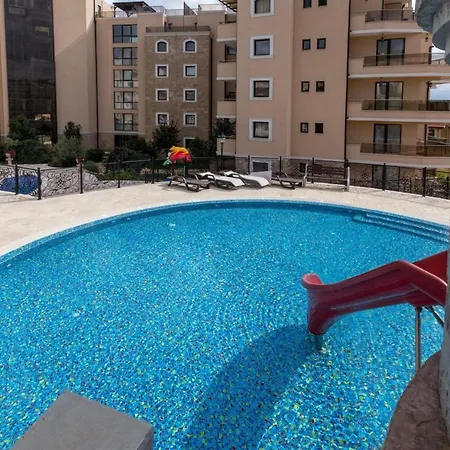 Modern Family At Millennium 2 - Pool &
