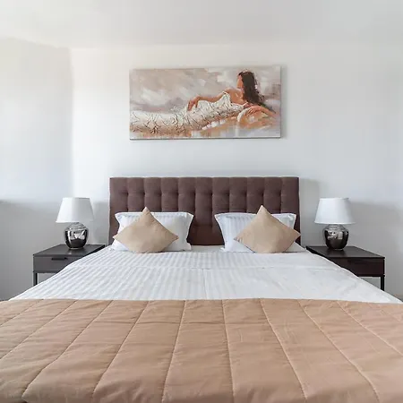 Modern Family Apartment At Millennium 2 - Pool & Spa Apartment